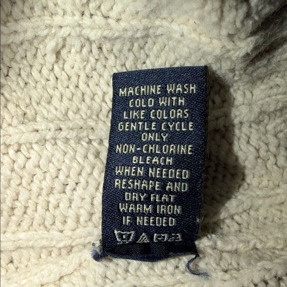 American Eagle Outfitters Women's V-Neck Sweater in Cream Cotton knit sweater - Picture 6 of 6